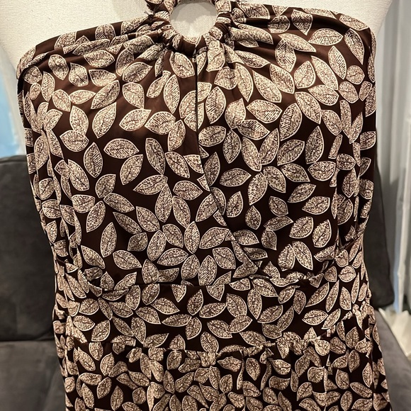 NWT Oscar de la Renta top. Size L Brown and Cream lead design ties around neck - Picture 3 of 15